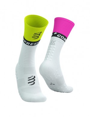 Calcetines Para Correr Compressport Mid Compression Socks V2.0 Hombre Blancos Amarillos Rosas | YAOQS4906